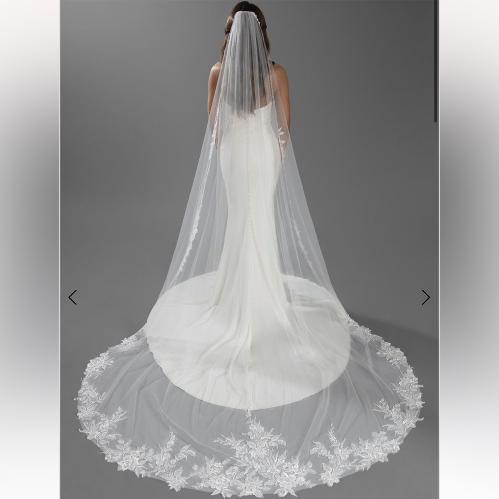 NWT Essense of Australia Ivory Cathedral Embroidered Veil